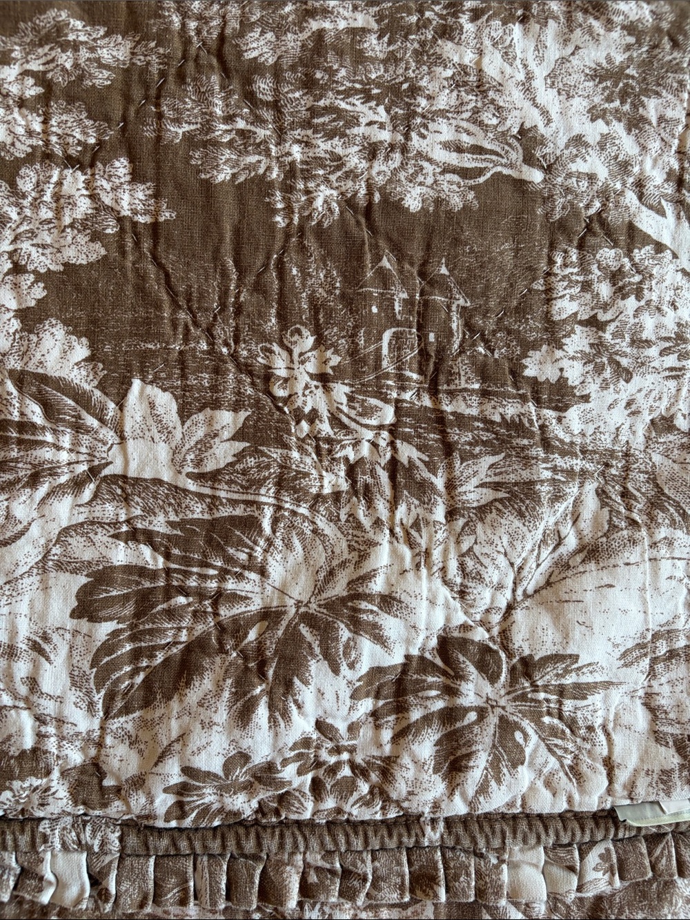 Rare Pottery Barn Matine French Toile Quilt w/ Ruffle Pleated Edges Reversible - Picture 4 of 6